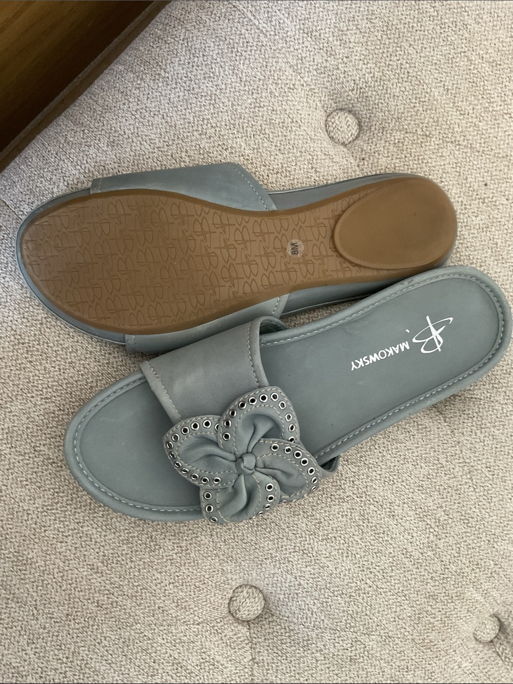 b. makowsky Gray Slide Mules with Floral Eyelet Accent Size 8 - Picture 6 of 7